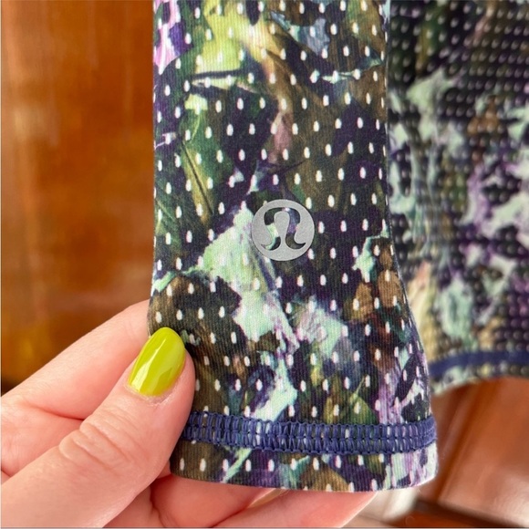 🍋 Lululemon Dancing Warrior Tank
Floral Sport White Multi / Pistachio Size 8 - Picture 9 of 11